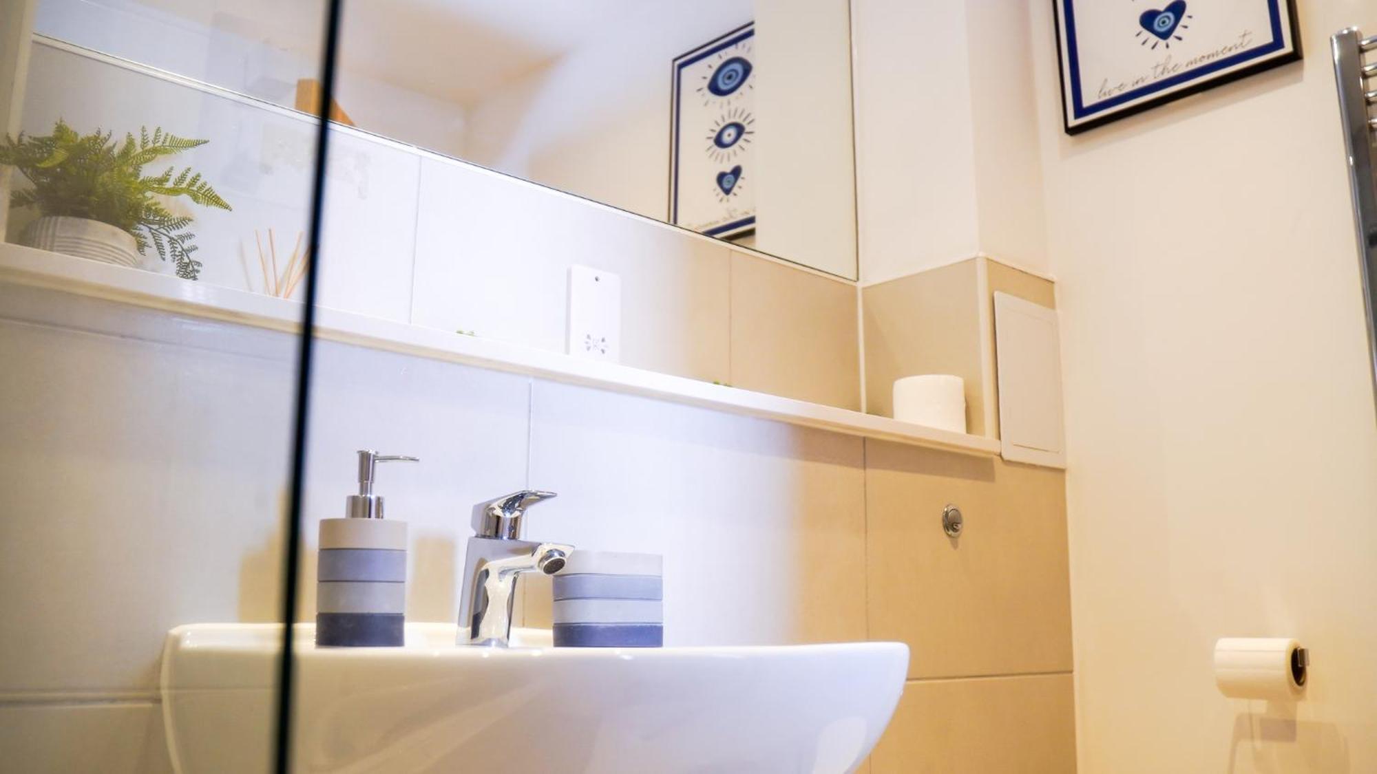 Manchester City Centre Apt With Balcony & Free Parking - Including Free 1-Hour Late Check-Out For Bookings On The 29Th 31St May, Justeat Voucher For 2-Night Stays Minimum! Манчестър Екстериор снимка