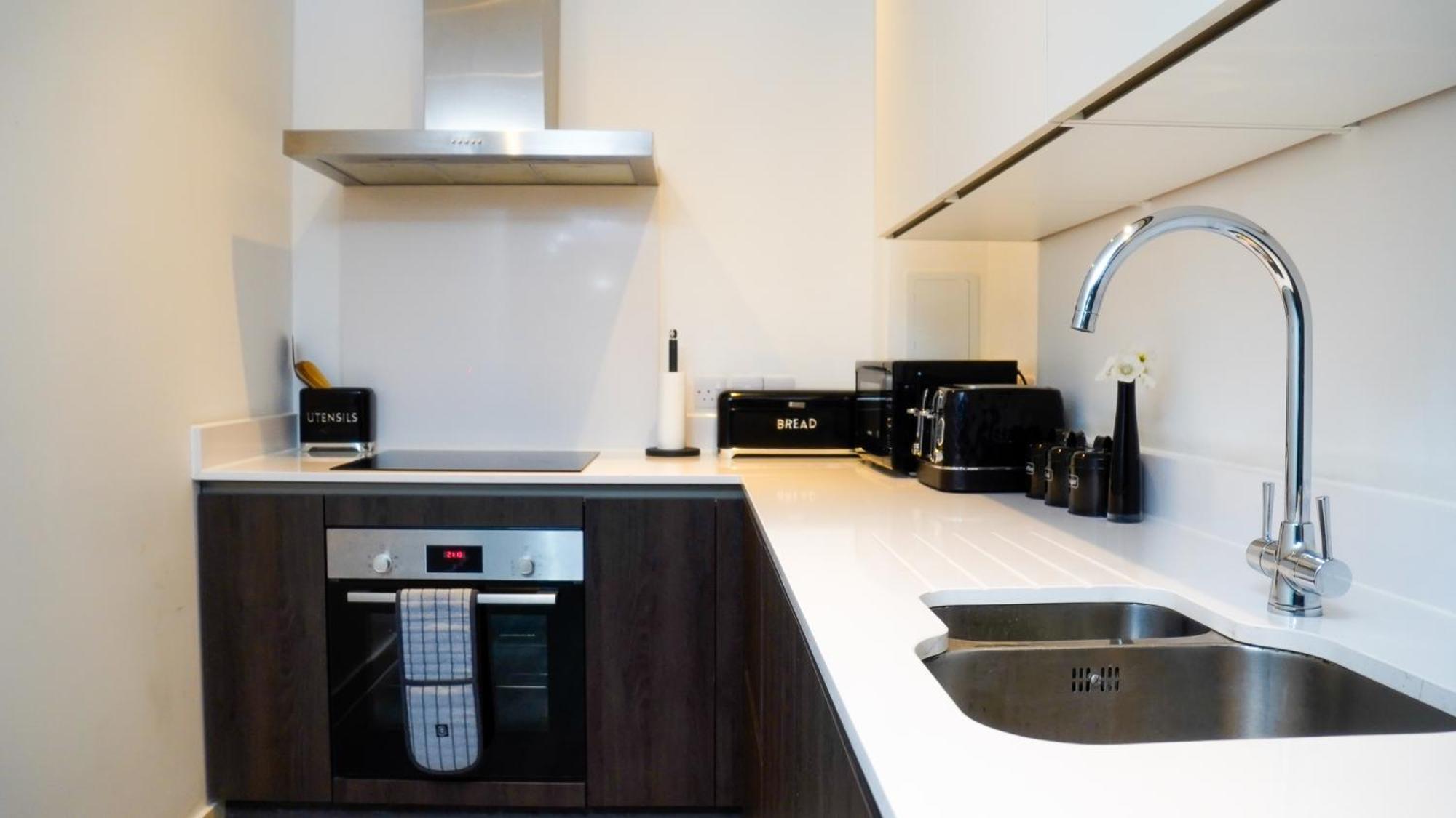 Manchester City Centre Apt With Balcony & Free Parking - Including Free 1-Hour Late Check-Out For Bookings On The 29Th 31St May, Justeat Voucher For 2-Night Stays Minimum! Манчестър Екстериор снимка