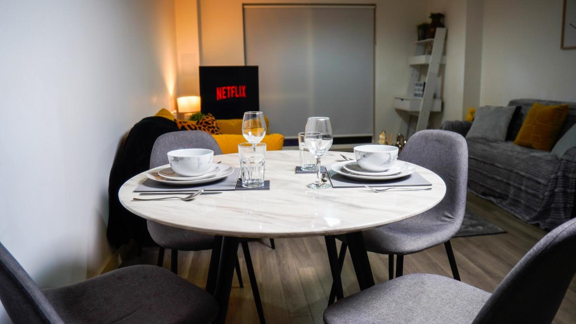 Manchester City Centre Apt With Balcony & Free Parking - Including Free 1-Hour Late Check-Out For Bookings On The 29Th 31St May, Justeat Voucher For 2-Night Stays Minimum! Манчестър Екстериор снимка