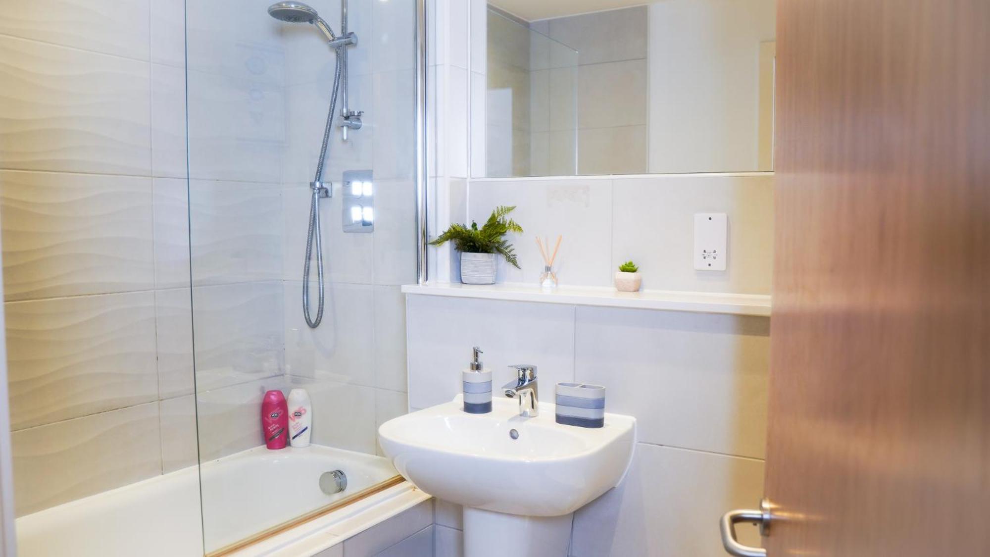 Manchester City Centre Apt With Balcony & Free Parking - Including Free 1-Hour Late Check-Out For Bookings On The 29Th 31St May, Justeat Voucher For 2-Night Stays Minimum! Манчестър Екстериор снимка