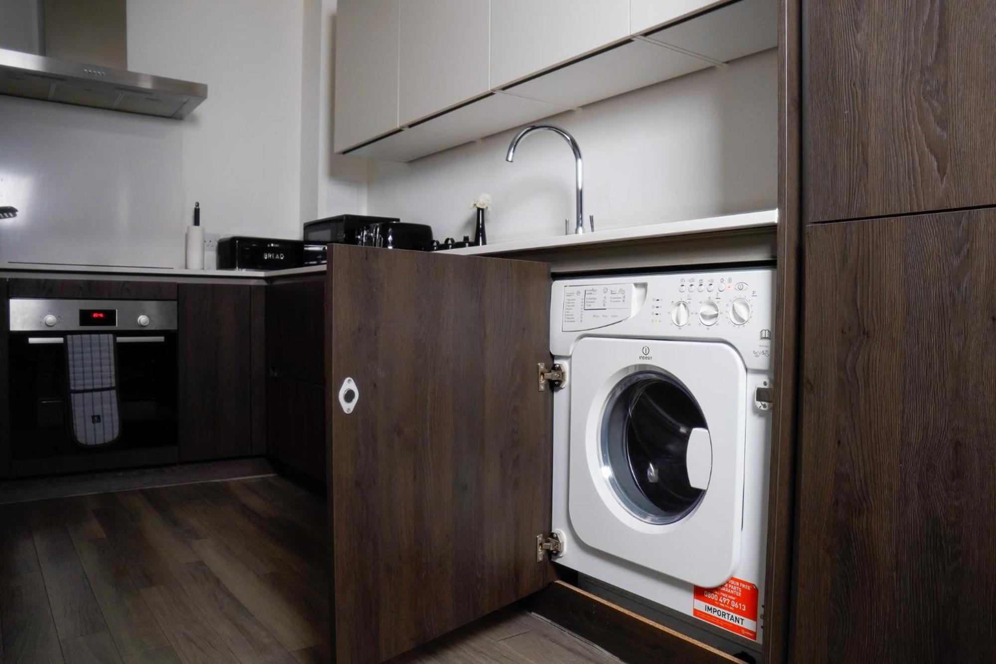 Manchester City Centre Apt With Balcony & Free Parking - Including Free 1-Hour Late Check-Out For Bookings On The 29Th 31St May, Justeat Voucher For 2-Night Stays Minimum! Манчестър Екстериор снимка