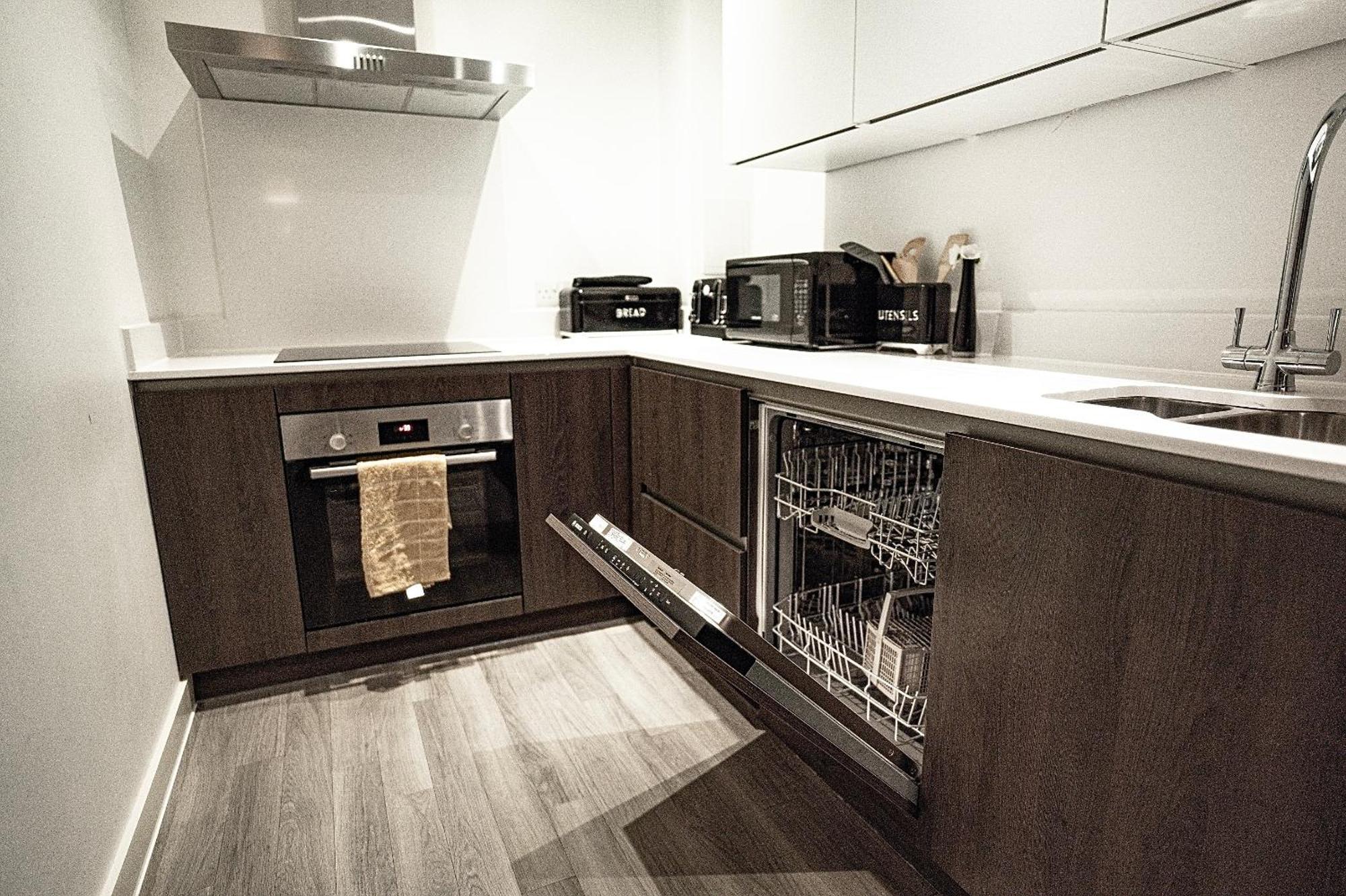 Manchester City Centre Apt With Balcony & Free Parking - Including Free 1-Hour Late Check-Out For Bookings On The 29Th 31St May, Justeat Voucher For 2-Night Stays Minimum! Манчестър Екстериор снимка